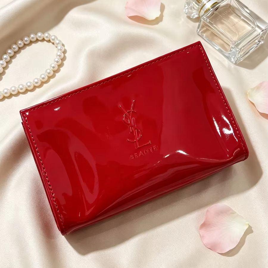 YSL レッドパテントレザー化粧ポーチ エンボスロゴ ジッパ - Luxury Skincare And Makeup Brands のレビューと価格